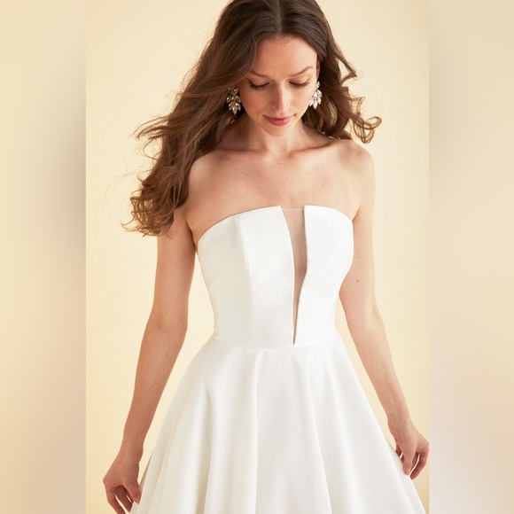 Astrid and Mercedes white satin wedding dress - Picture 3 of 8